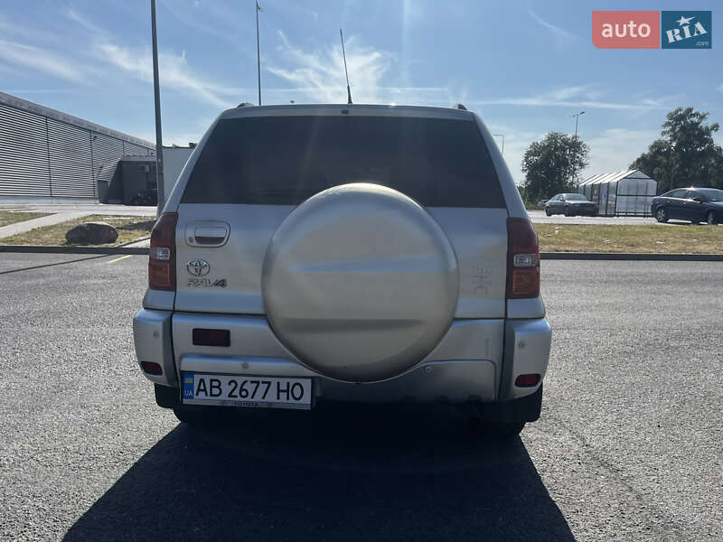 Внедорожник / Кроссовер Toyota RAV4 2004 в Виннице