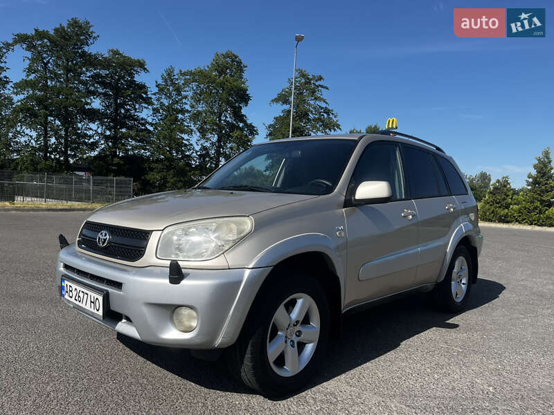 Внедорожник / Кроссовер Toyota RAV4 2004 в Виннице