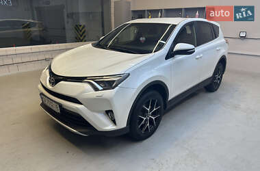 Внедорожник / Кроссовер Toyota RAV4 2017 в Киеве