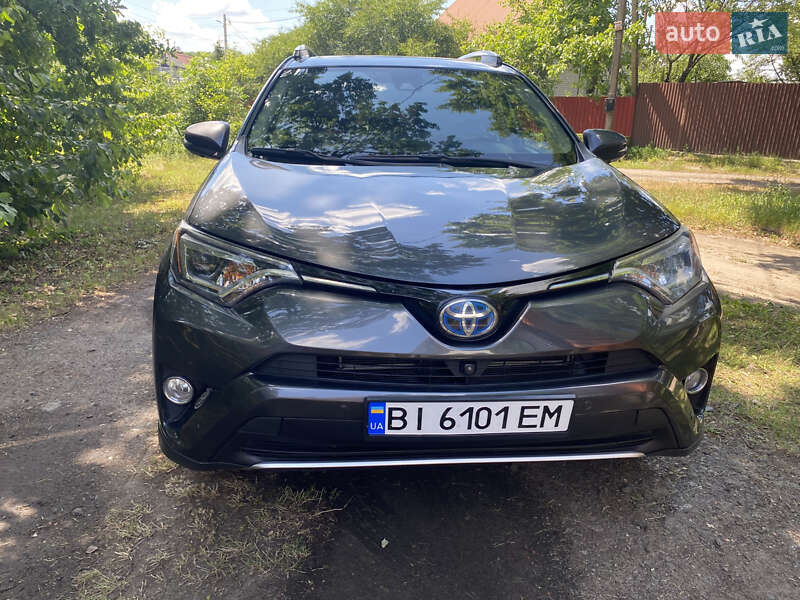 Позашляховик / Кросовер Toyota RAV4 2016 в Полтаві