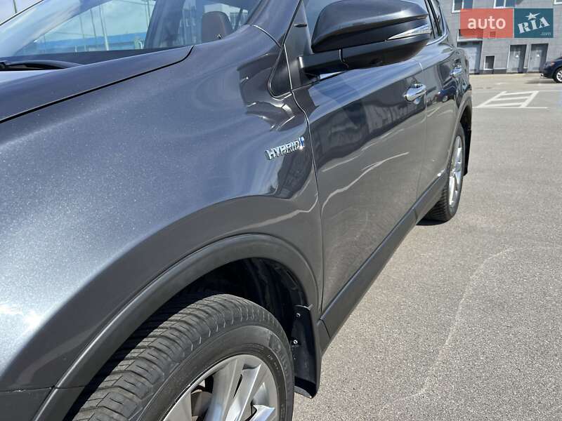 Внедорожник / Кроссовер Toyota RAV4 2017 в Киеве