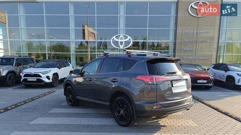 Внедорожник / Кроссовер Toyota RAV4 2018 в Киеве