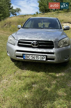Позашляховик / Кросовер Toyota RAV4 2005 в 