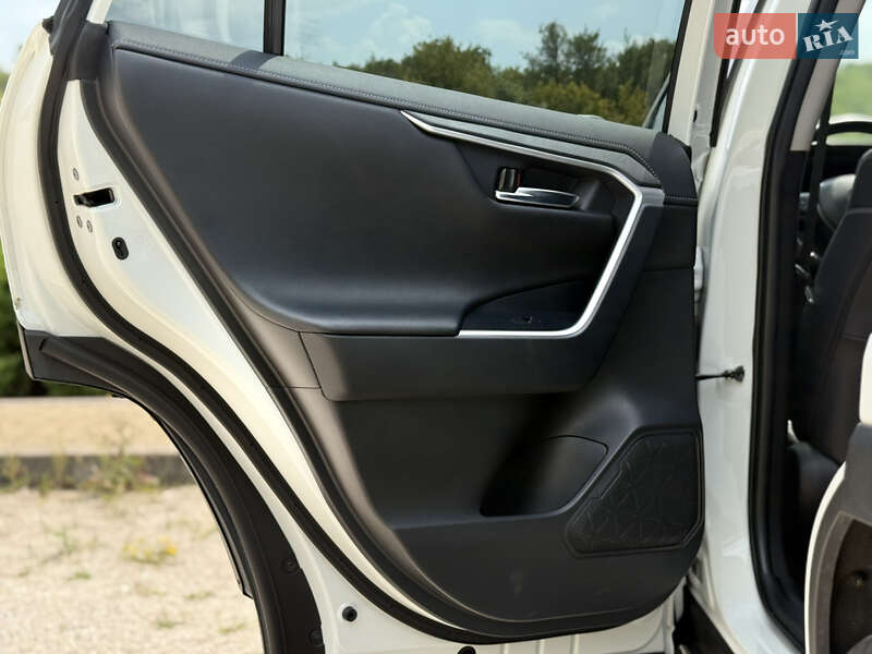 Внедорожник / Кроссовер Toyota RAV4 2022 в Днепре