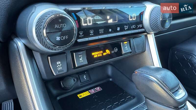 Позашляховик / Кросовер Toyota RAV4 2021 в Івано-Франківську