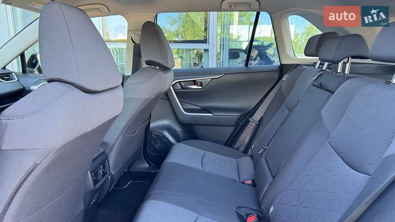 Позашляховик / Кросовер Toyota RAV4 2021 в Івано-Франківську