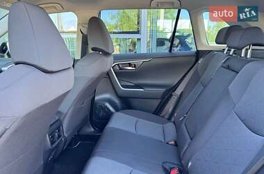 Внедорожник / Кроссовер Toyota RAV4 2021 в 
