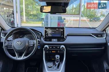 Внедорожник / Кроссовер Toyota RAV4 2021 в 