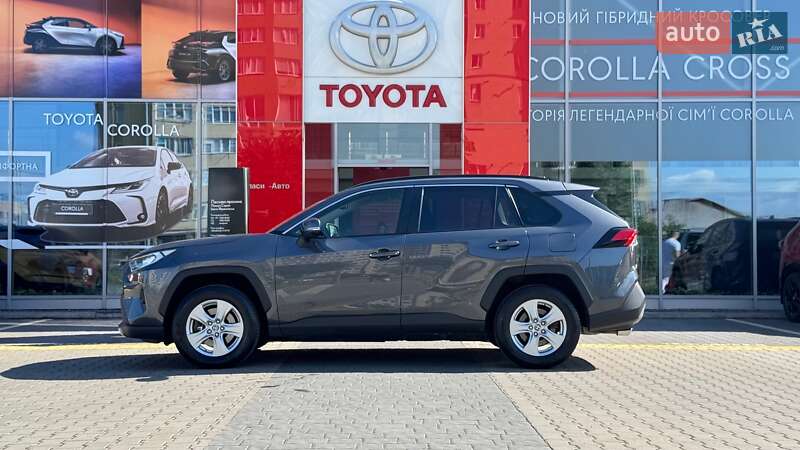 Позашляховик / Кросовер Toyota RAV4 2021 в Івано-Франківську