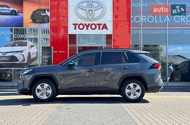 Внедорожник / Кроссовер Toyota RAV4 2021 в 
