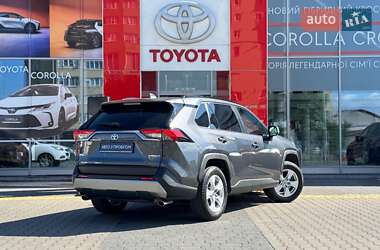 Внедорожник / Кроссовер Toyota RAV4 2021 в 