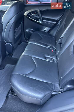 Внедорожник / Кроссовер Toyota RAV4 2011 в 
