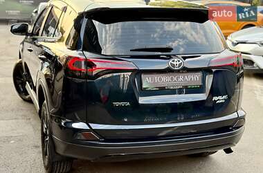 Позашляховик / Кросовер Toyota RAV4 2017 в 