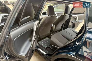 Позашляховик / Кросовер Toyota RAV4 2017 в 