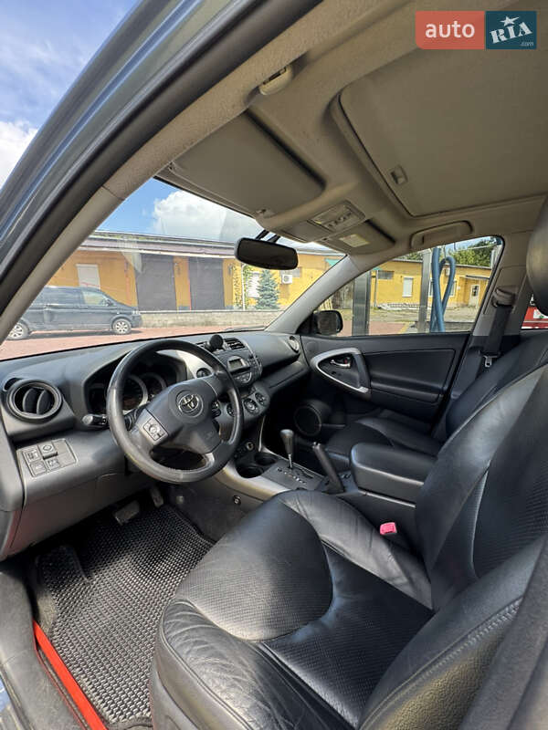 Внедорожник / Кроссовер Toyota RAV4 2008 в Ровно