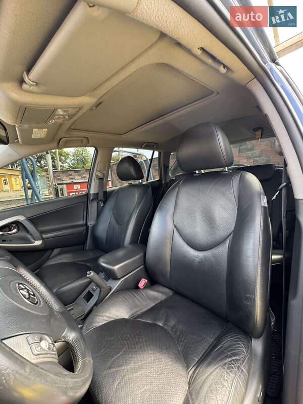 Внедорожник / Кроссовер Toyota RAV4 2008 в Ровно