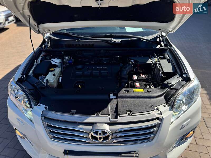 Позашляховик / Кросовер Toyota RAV4 2010 в Кривому Розі