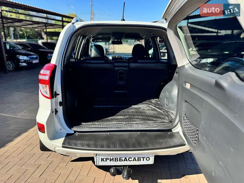 Позашляховик / Кросовер Toyota RAV4 2010 в Кривому Розі