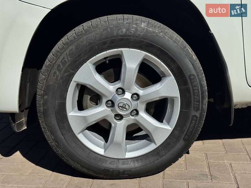 Позашляховик / Кросовер Toyota RAV4 2010 в Кривому Розі
