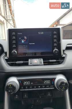 Внедорожник / Кроссовер Toyota RAV4 2021 в 