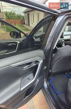 Внедорожник / Кроссовер Toyota RAV4 2021 в 