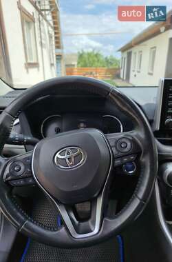 Внедорожник / Кроссовер Toyota RAV4 2021 в 