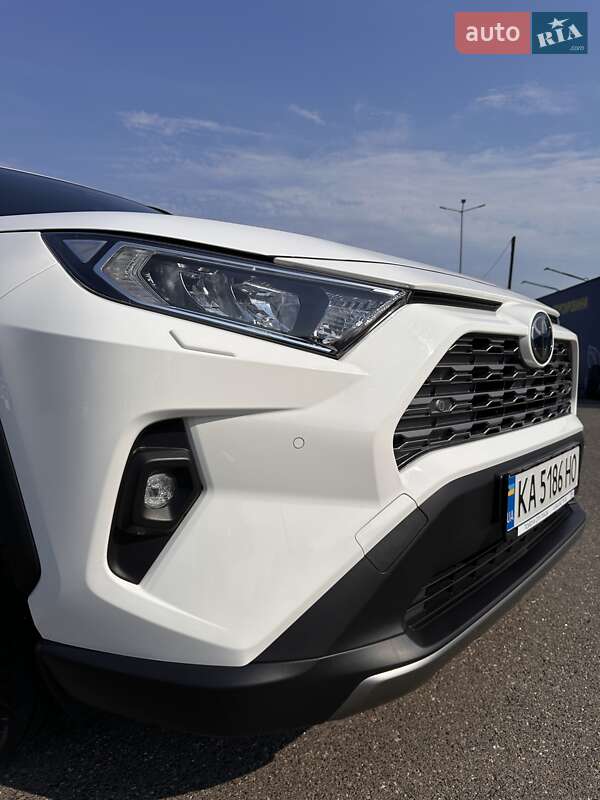 Внедорожник / Кроссовер Toyota RAV4 2022 в Киеве