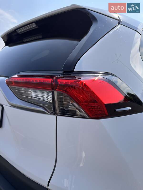 Внедорожник / Кроссовер Toyota RAV4 2022 в Киеве