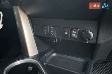 Позашляховик / Кросовер Toyota RAV4 2016 в 