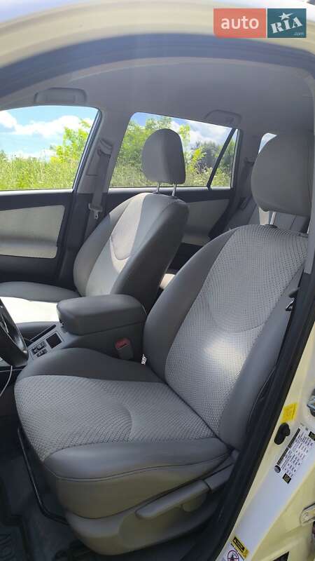 Внедорожник / Кроссовер Toyota RAV4 2012 в Львове