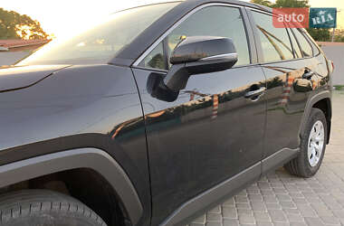 Позашляховик / Кросовер Toyota RAV4 2020 в 