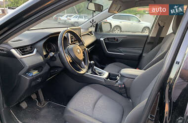 Позашляховик / Кросовер Toyota RAV4 2020 в 