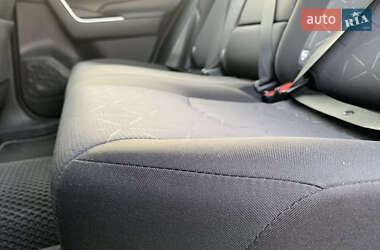 Позашляховик / Кросовер Toyota RAV4 2020 в 