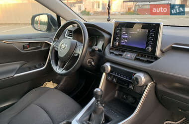 Позашляховик / Кросовер Toyota RAV4 2020 в 