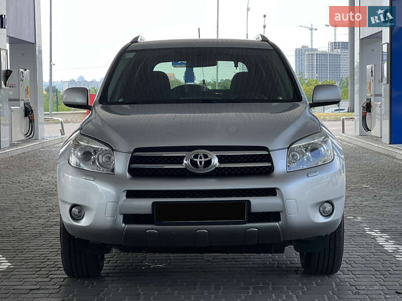 Позашляховик / Кросовер Toyota RAV4 2007 в 