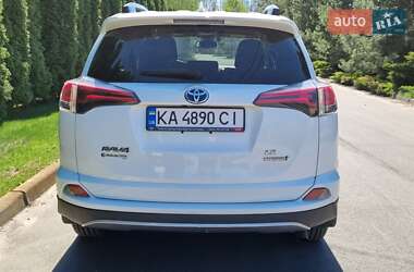 Внедорожник / Кроссовер Toyota RAV4 2018 в 