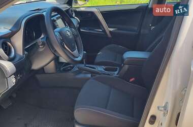 Внедорожник / Кроссовер Toyota RAV4 2018 в 