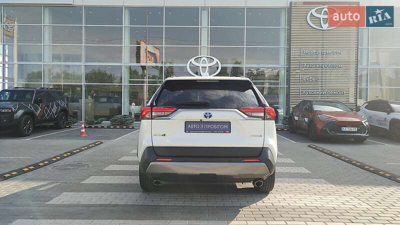 Внедорожник / Кроссовер Toyota RAV4 2020 в Киеве