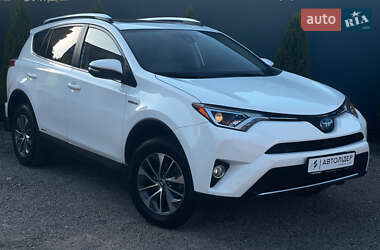 Внедорожник / Кроссовер Toyota RAV4 2016 в 