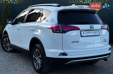 Внедорожник / Кроссовер Toyota RAV4 2016 в 