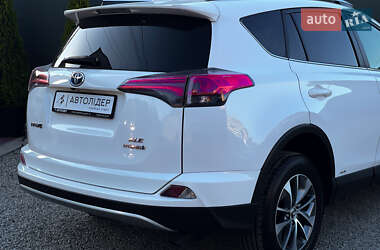 Внедорожник / Кроссовер Toyota RAV4 2016 в 