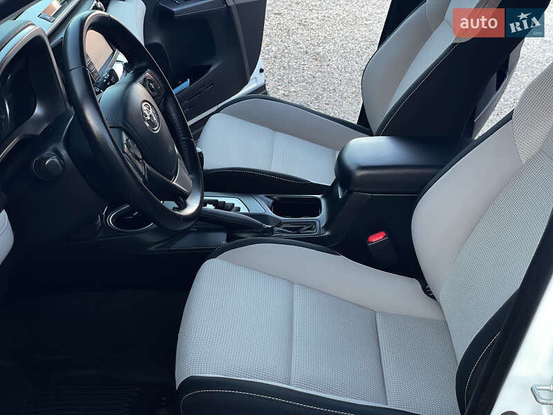 Внедорожник / Кроссовер Toyota RAV4 2016 в Одессе