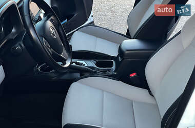 Внедорожник / Кроссовер Toyota RAV4 2016 в 