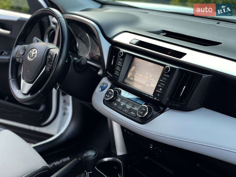 Внедорожник / Кроссовер Toyota RAV4 2016 в Одессе