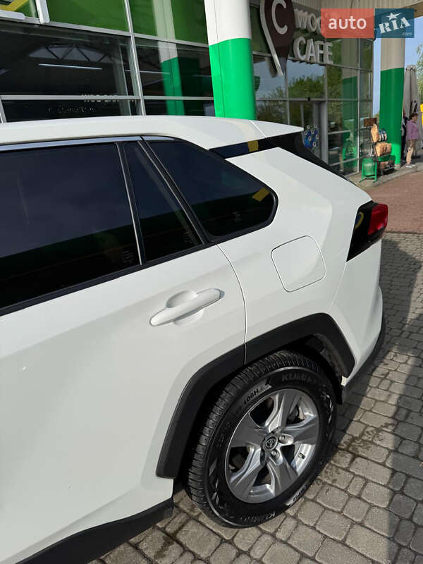 Внедорожник / Кроссовер Toyota RAV4 2023 в Одессе