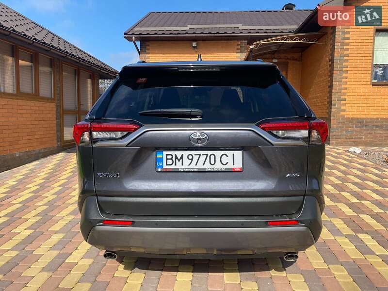 Внедорожник / Кроссовер Toyota RAV4 2020 в Киеве