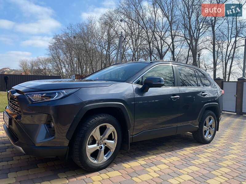Внедорожник / Кроссовер Toyota RAV4 2020 в Киеве