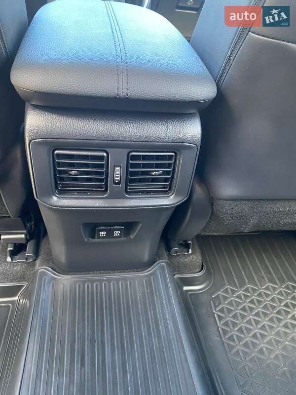 Внедорожник / Кроссовер Toyota RAV4 2020 в Киеве