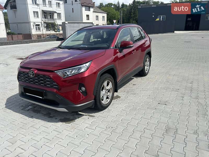Внедорожник / Кроссовер Toyota RAV4 2021 в Львове