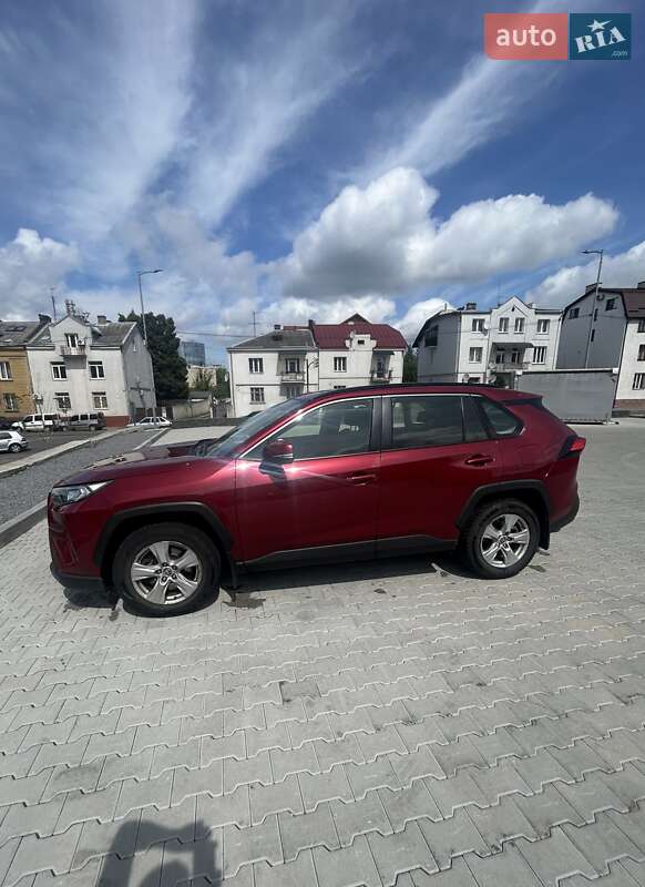 Внедорожник / Кроссовер Toyota RAV4 2021 в Львове